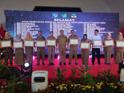Penerimaan Piagam Penghargaan Adiwiyata